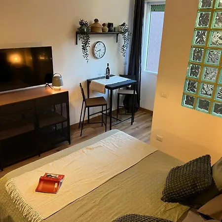 Stylish 3 Km Away From Duomo - Netflix, Wi-fi, All Comforts Included *