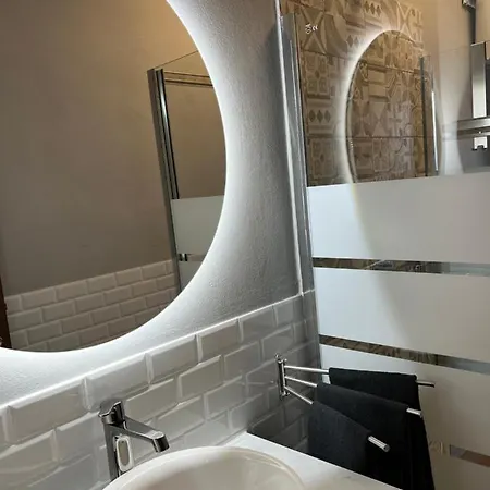Stylish 3 Km Away From Duomo - Netflix, Wi-fi, All Comforts Included Apartament Mediolan