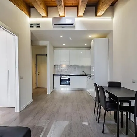 Lux 2 Metro M2 Milan