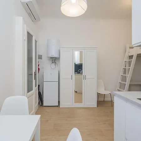 Youhosty - Accademia 53 Quinto Apartman