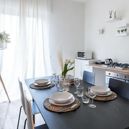 Art House -suite Luminoso Apt In Porta Venezia