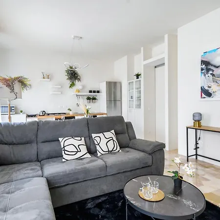 Apartament Art House -suite Luminoso Apt In Porta Venezia