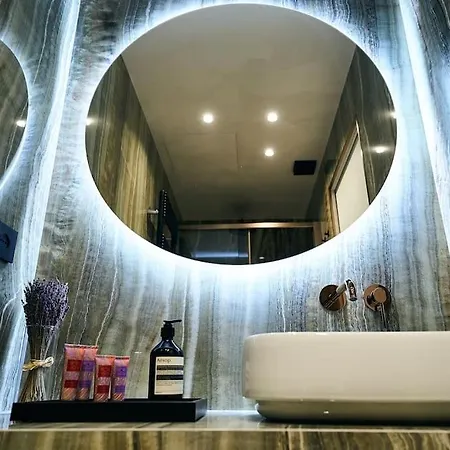 Monet Luxe Apartment *