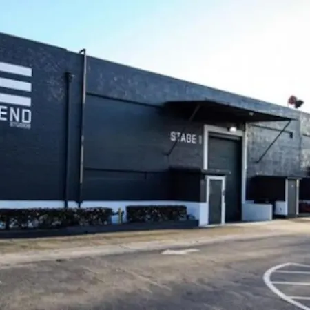 Linate Airport Elegant Suite,tram 1 Minute Away Апартаменты *