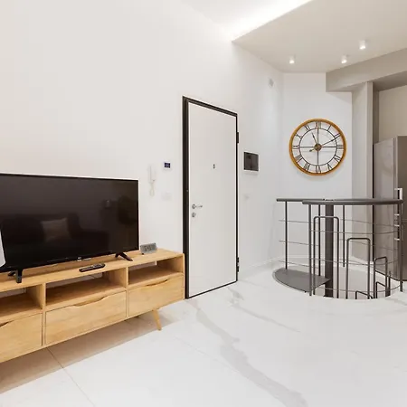 Apartment Design Milano-moscova With Shared Terrace