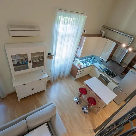 Incantevole Soppalcato - Pt. Romana Apartment