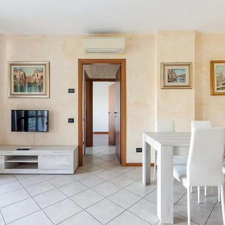 Guesthost - With Balcony Nearby M3 Subway Yellow Line *