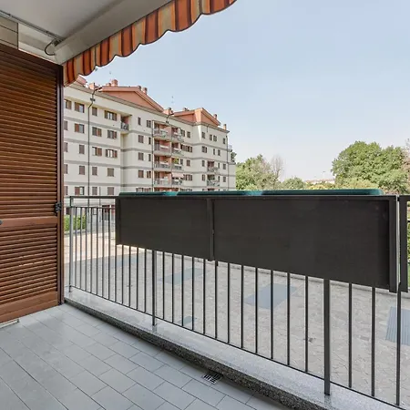 With Balcony Nearby M3 Subway Yellow Line דירה מילאנו