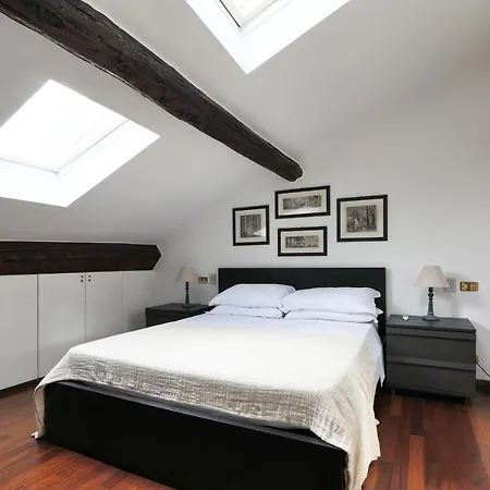 Elegant P.venezia Attic *