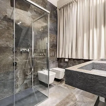 Stylish 4-bedroom In Milan
