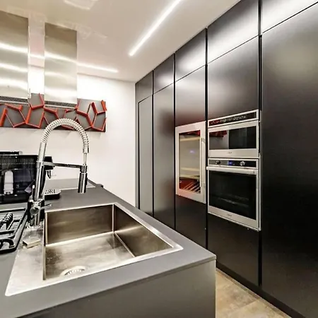 Stylish 4-bedroom In Holiday home Milan