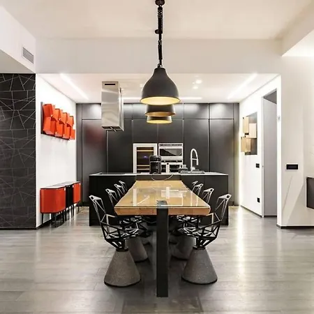 Holiday home Stylish 4-bedroom In Milan