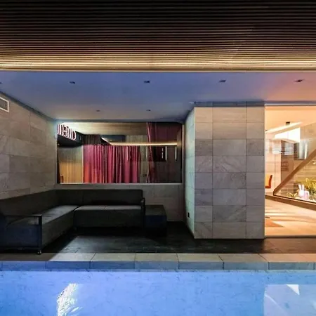 Stylish 4-bedroom In Holiday home Milan