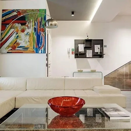 Holiday home Stylish 4-bedroom In Milan