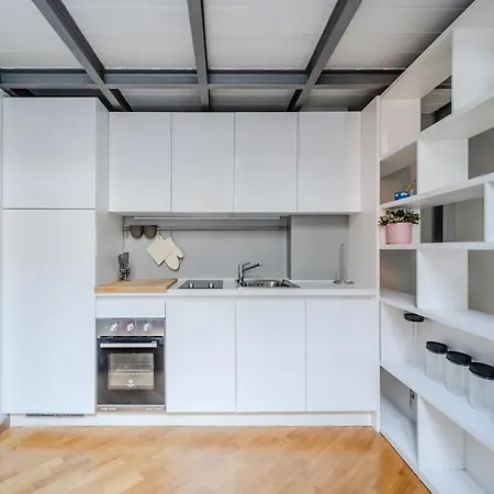 Apartman Guesthost - Amazing Loft - 350 M Far From Dateo Station