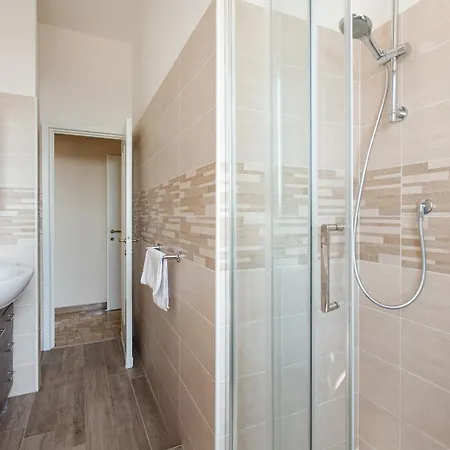 - Roomy 300 M From M3 Affori Fn! Daire
