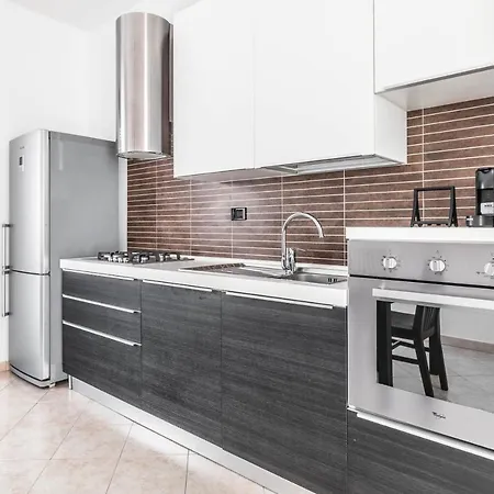 - Bocconi E Navigli - Spacious 3br 95 M - Free Parking 아파트 밀라노