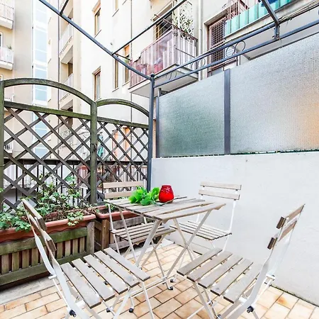 Extensive Terrace Navigli Toy Artistic ميلان