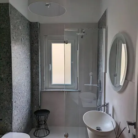 Modern And Comfortable Near The Subway Appartement Milaan