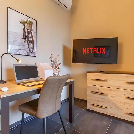 Modern & Bright 2 Bedroom Flat 50m From M4 Stop شقة ميلان