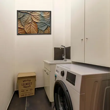 Modern & Bright 2 Bedroom Flat 50m From M4 Stop * ميلان