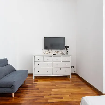 Guesthost - Cosy Close To Piazza Insubria Appartement *