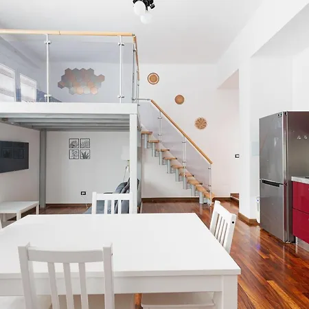 Guesthost - Cosy Close To Piazza Insubria * Milan