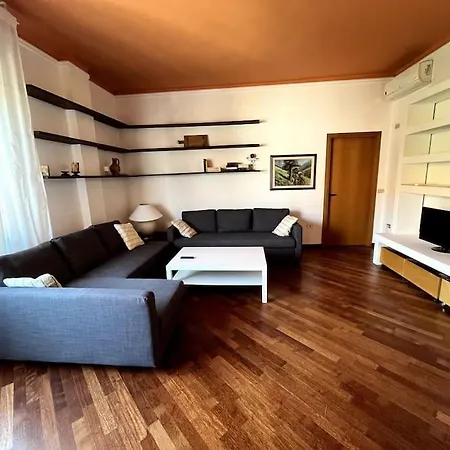 - Magistretti. Ampio Bilocale 米兰