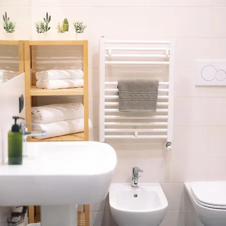 The Red Bricks - San Babila Area Milano