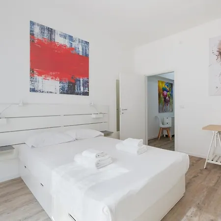 Guesthost - Cagnola Cozy With Balcony Mailand