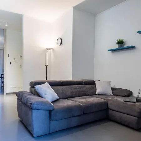 Central Station 13min - 2 Bedrooms, 2 Bathrooms, Metro Appartement