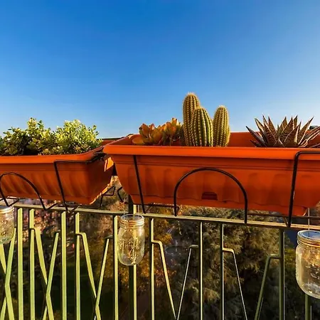 Sunny & Updated Flat With Panoramic View 50m From M4 Stop Lejlighed Milano