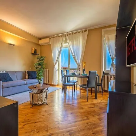 Sunny & Updated Flat With Panoramic View 50m From M4 Stop Milano