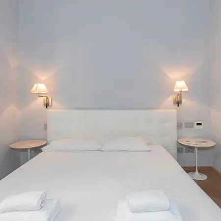 Ihost Luxury Center - Bellini 4 호텔 밀라노
