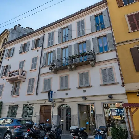 De Amicis Luxury Apartment Milan
