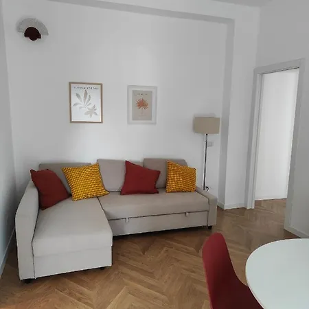 Elegante Bilocale A Con Balcone 아파트 *