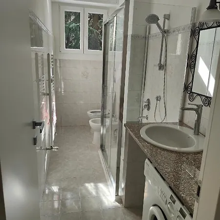 Elegante Bilocale A Con Balcone Lägenhet