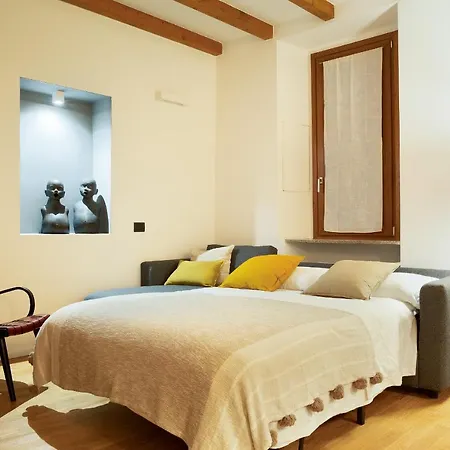 Hl - Darsena, Navigli Milano, Via Torino * Milán