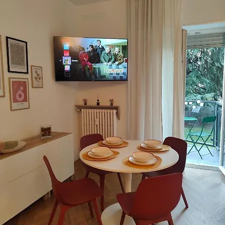 Elegante Bilocale A Con Balcone Milano