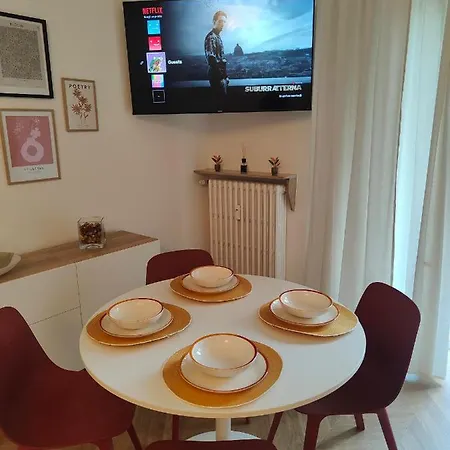 Elegante Bilocale A Con Balcone מילאנו