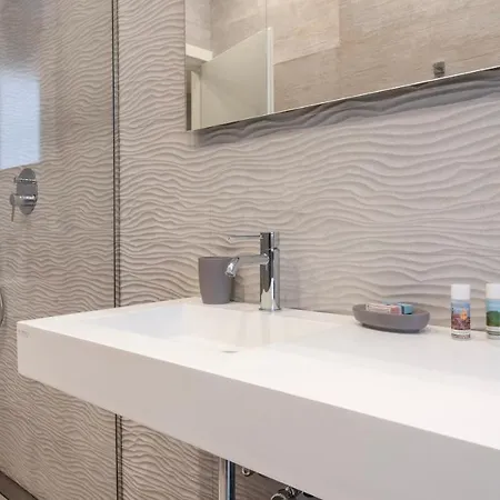 Italianway - Petrella 6 * Milánó