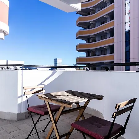 Dehomes - Bicocca Village 28 Milánó