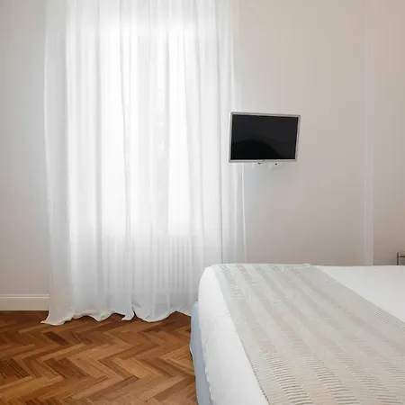 Santa Tecla Living Govone42 * Milano