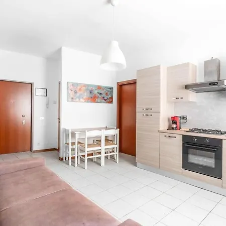 Funny Flat With Balcony In Appartamento