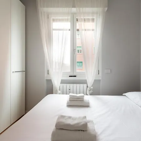 Guesthost - Cimiano M2 Balcony Daire