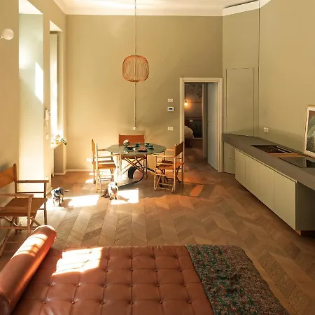 Posh Isola District Pure Milanese Style Near Brera Apartment Mailand