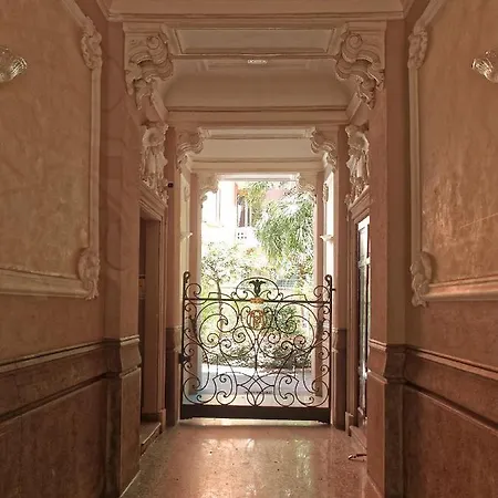 Posh Isola District Pure Milanese Style Near Brera Apartment