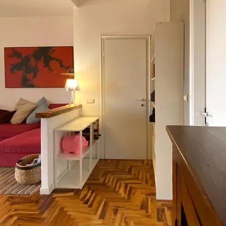 Cozy And Bright One-bedroom Near Metro3