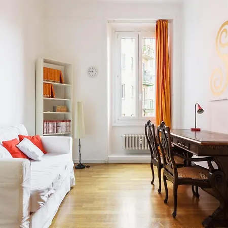 Stylish Two Bedroom In Great Location דירה *