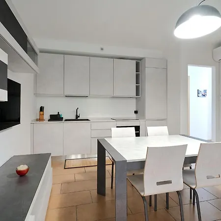 Xenia - Spacious And Bright New Flat With Garden Appartement